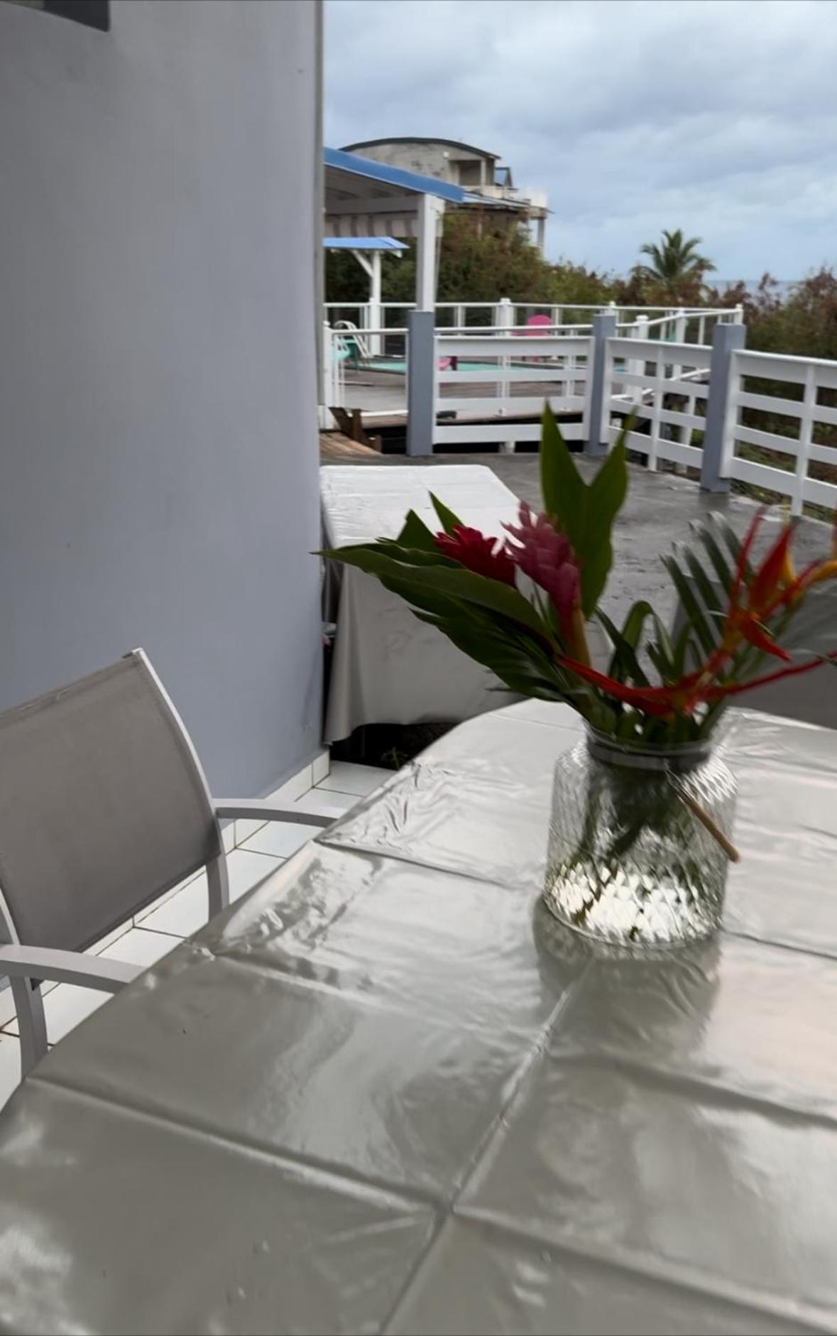 Domaine De La Villa D'Orge Vieux-Habitants Extérieur photo